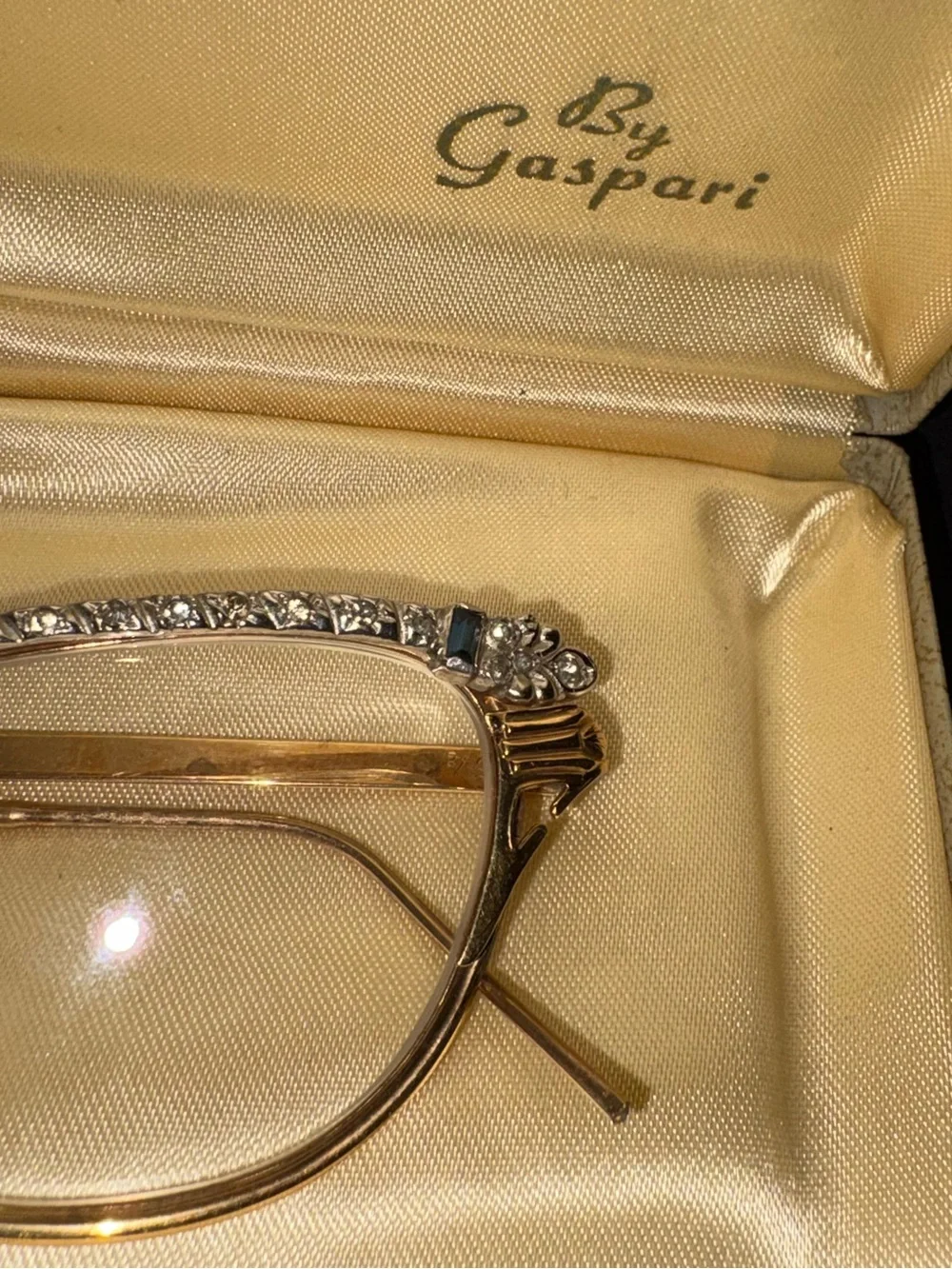 N/A elegant gold